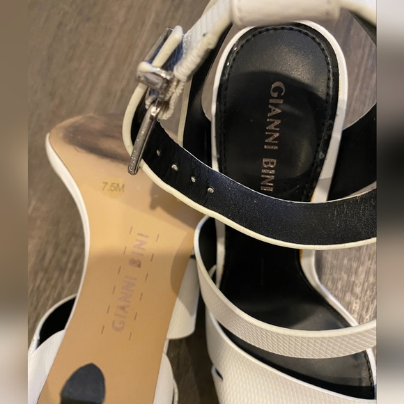 White Gianni Bini Heels size 7.5 - Picture 3 of 4